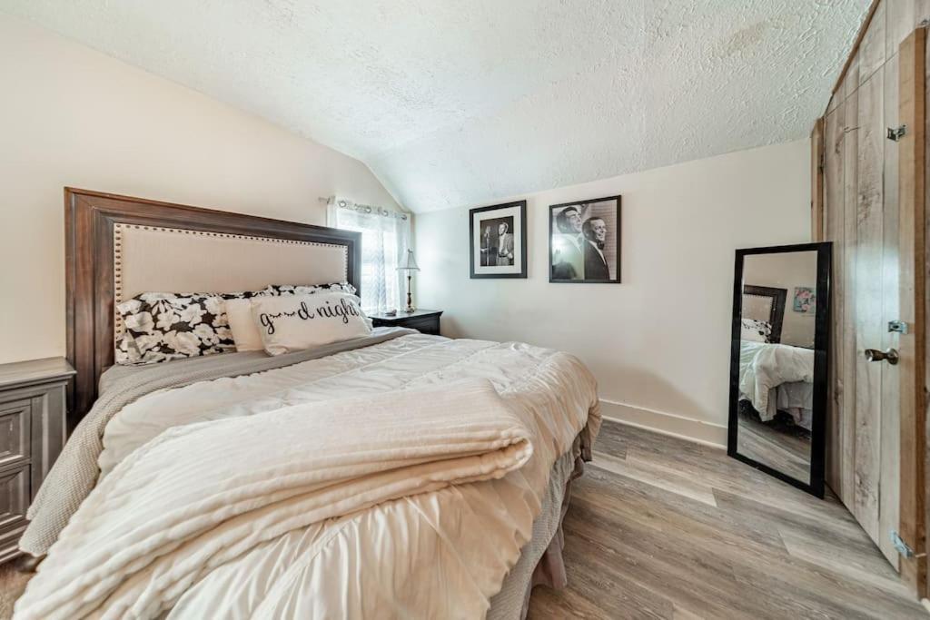 Cottage In The Falls, 2 B, 2 Bath, Fireplace Cuyahoga Falls Eksteriør billede