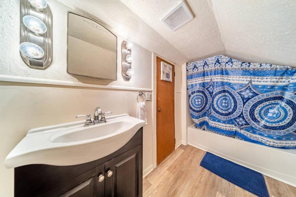 Cottage In The Falls, 2 B, 2 Bath, Fireplace Cuyahoga Falls Eksteriør billede
